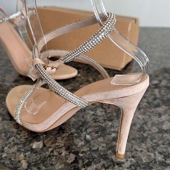 Embellished rhinestone Ankle strap 3” heel sandal NIB - Picture 4 of 12